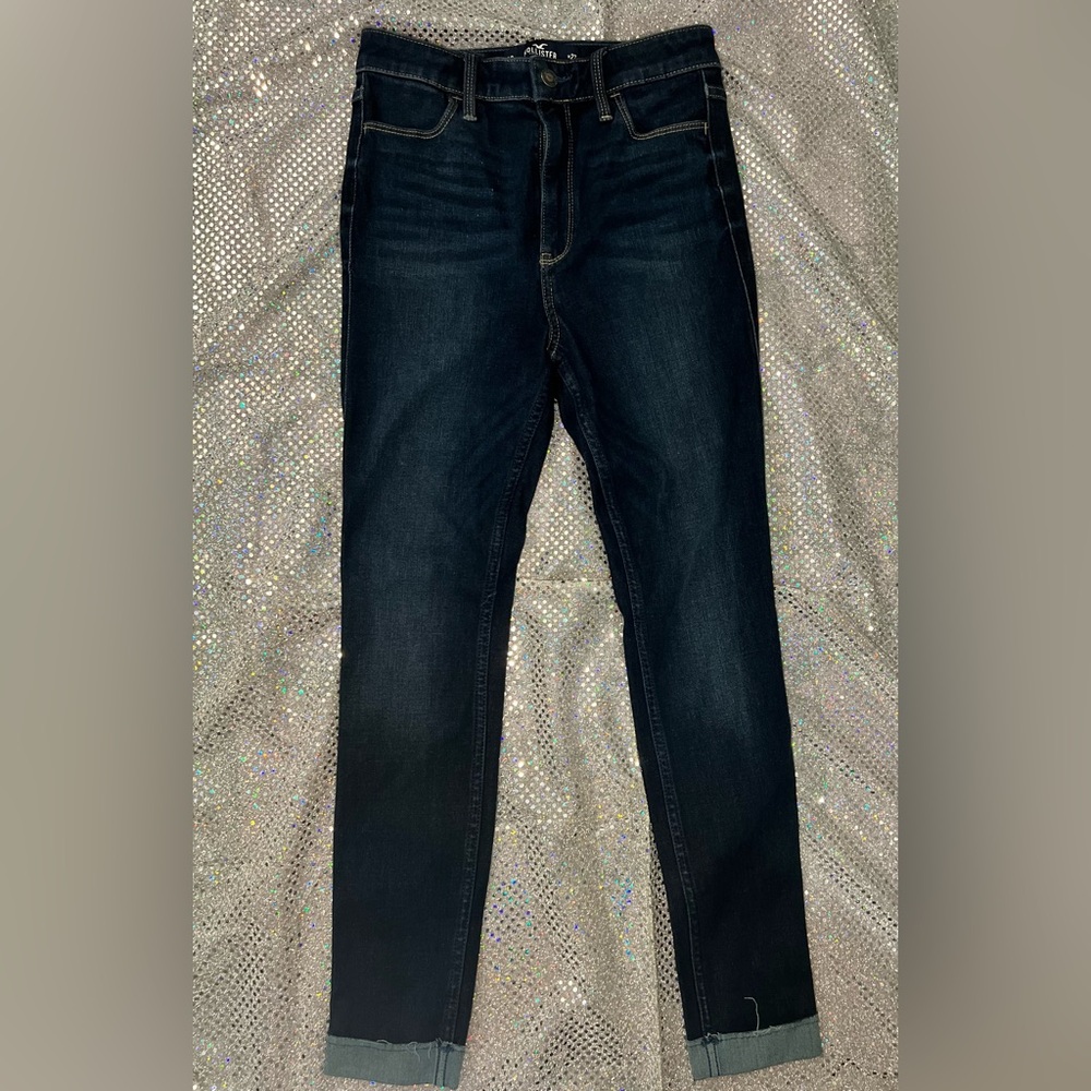 HollisterUltra High-Rise Skinny Jeans 
Size 5 Short (W27- L28)